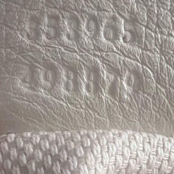 Gucci Mini SoHo Crossbody Chain Bag - Cream and Gold - Picture 10 of 13